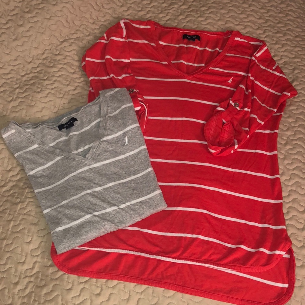 🌷2 V-Neck Roll-Tab High-Low Tees